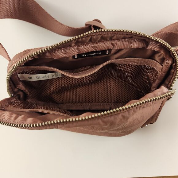Lululemon Everywhere Belt Bag, Crossbody, Mauve, 1L, Excellent Condition - Picture 7 of 8